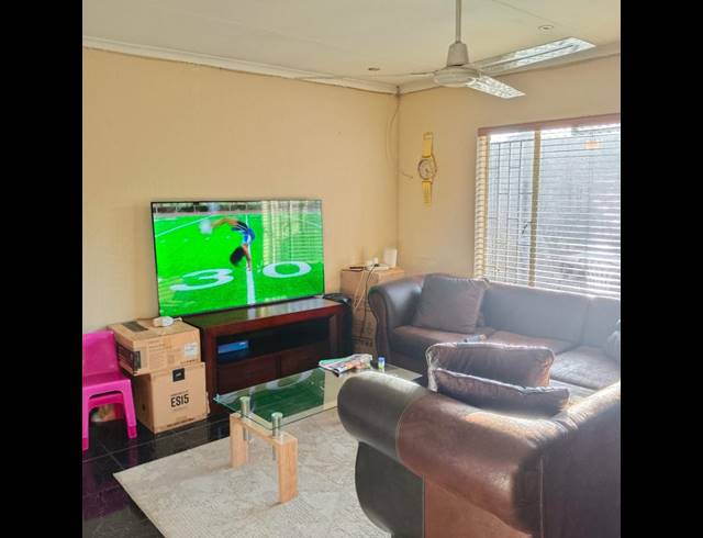 3 BEDROOM TOWNHOUSE FOR SALE IN EDLEEN